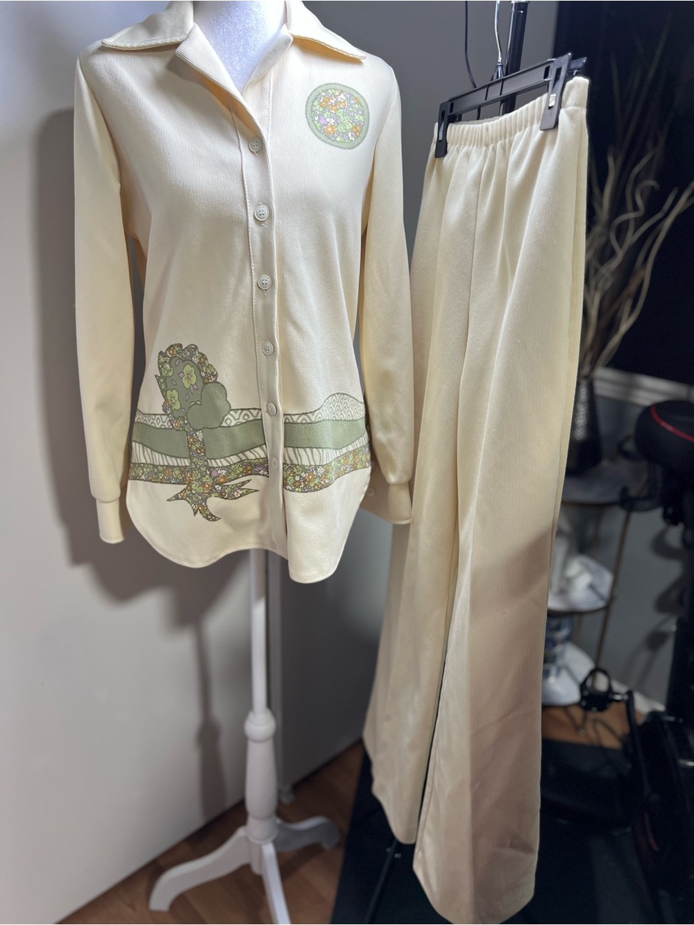 Vintage 1970 Jantzen Cream Two-Piece Wide-Leg Pantsuit with Green Floral Accent
